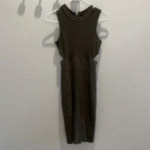 VICI Olive Green Midi Cutout Dress. Summer through fall fashion 🖤